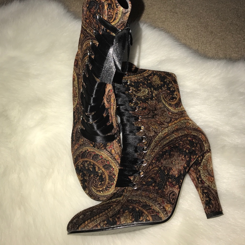 Beautiful Speigel Boots - Picture 3 of 8
